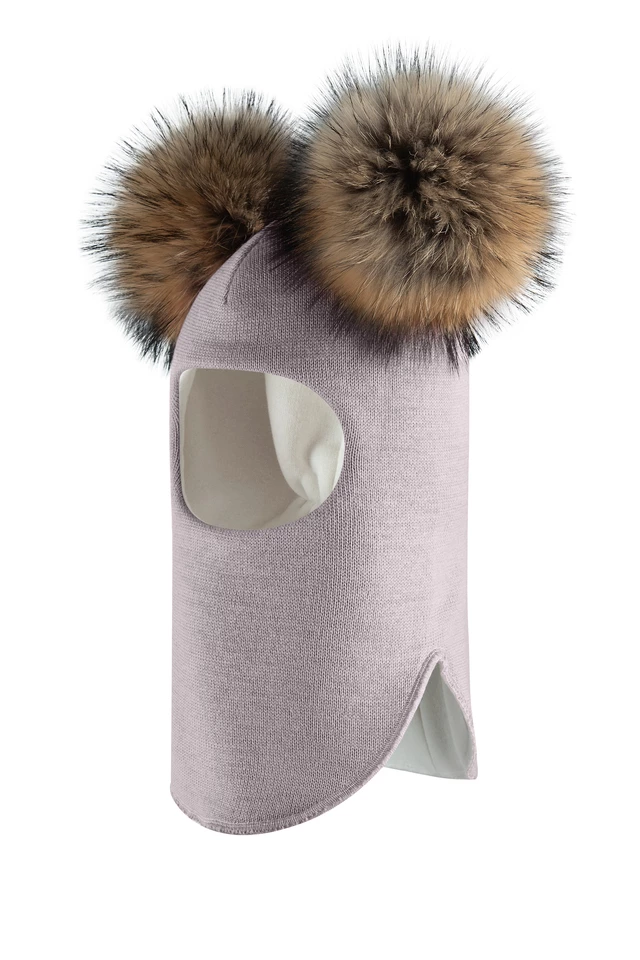 Зимняя шапочка-шлем Corona.hm "Карамелька" дымка с 2 натуральными помпонами енот