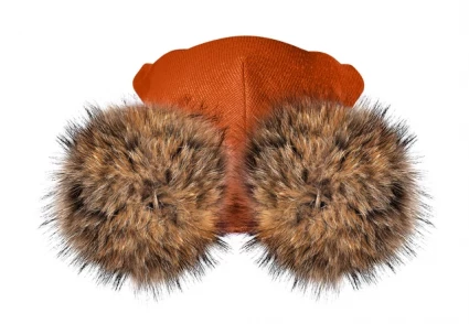 Зимняя шапочка-шлем Corona.hm "Карамелька" оранж с 2 натуральными помпонами енот