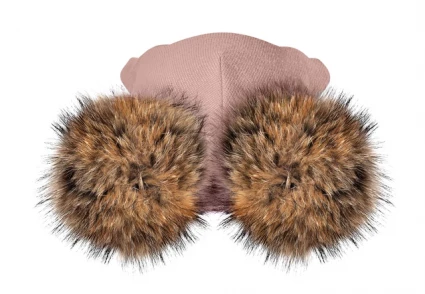 Зимняя шапочка-шлем Corona.hm "Карамелька" пудра с 2 натуральными помпонами енот
