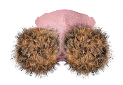 Зимняя шапочка-шлем Corona.hm "Карамелька" розовый с 2 натуральными помпонами енот