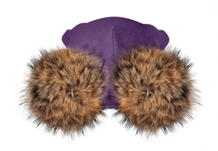Зимняя шапочка-шлем Corona.hm "Карамелька" фиалка с 2 натуральными помпонами енот