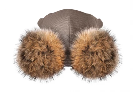 Зимова шапочка-шолом Corona.hm "Карамелька" капучіно з 2 натуральними помпонами єнот