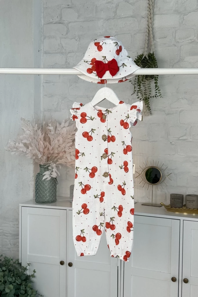 Комбинезон из муслина *Вишенька* + панама с бантиком