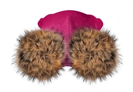 Зимняя шапочка-шлем Corona.hm "Карамелька" малина с 2 натуральными помпонами енот