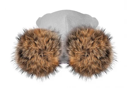 Зимняя шапочка-шлем Corona.hm "Карамелька" молоко с 2 натуральными помпонами енот